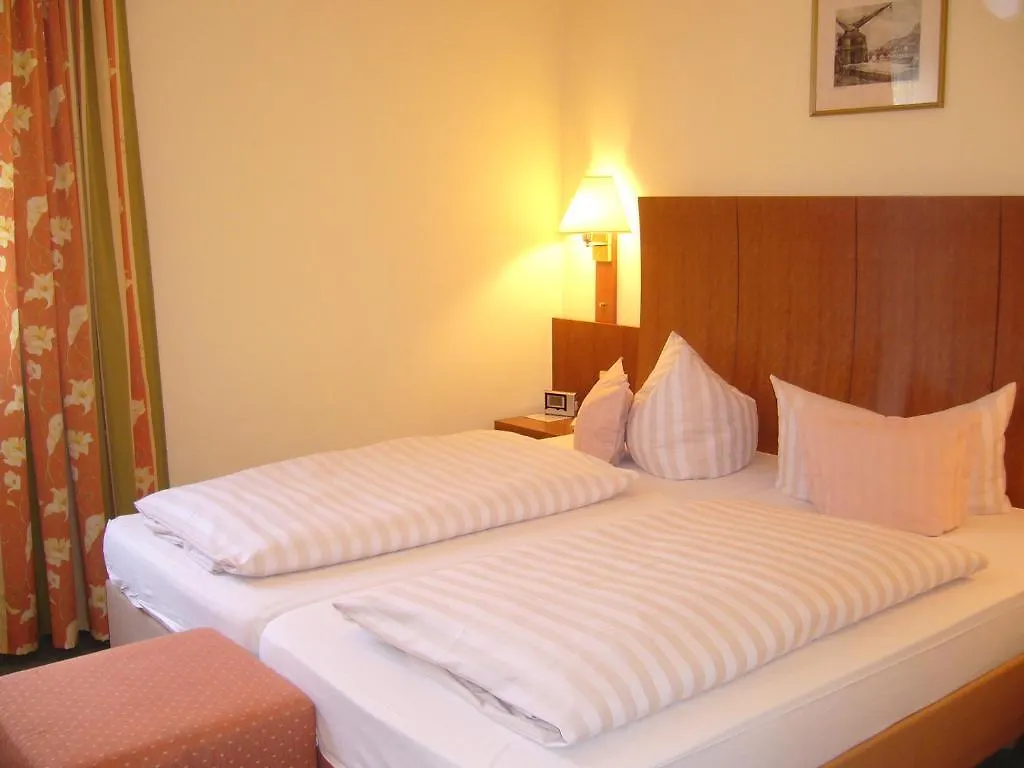 Hotel Alter Kranen Wurzburgo