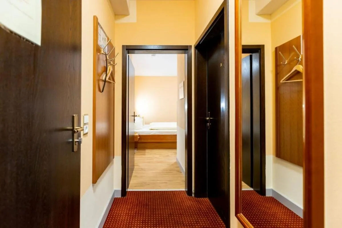 Hotel Alter Kranen Wurzburgo